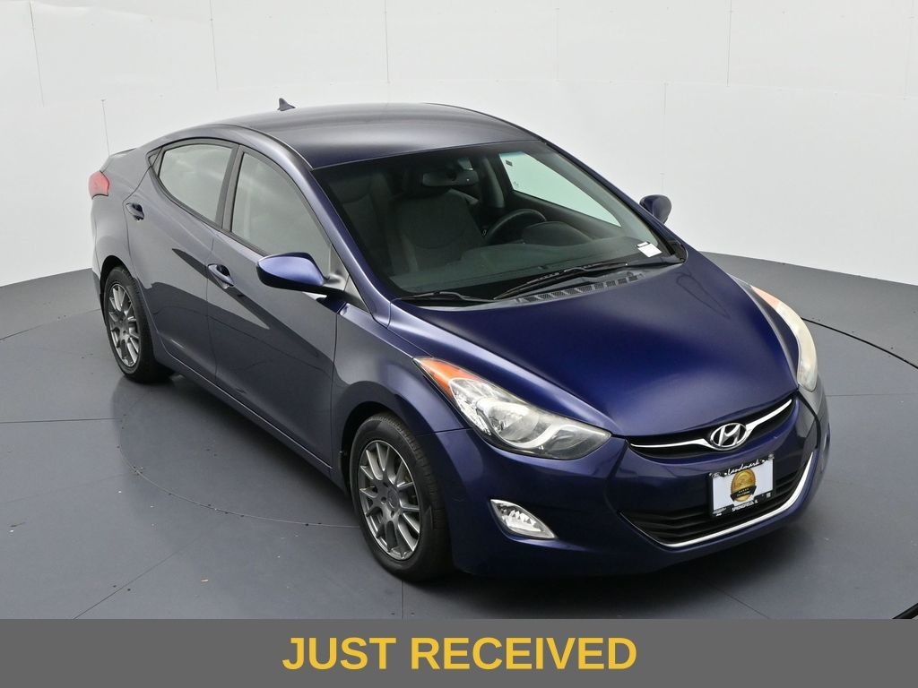 Hyundai Elantra Vehicle Full-screen Gallery Image 14
