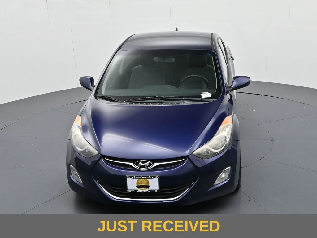 Hyundai Elantra Vehicle Full-screen Gallery Image 15