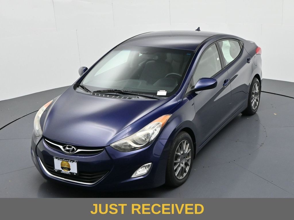 Hyundai Elantra Vehicle Full-screen Gallery Image 16