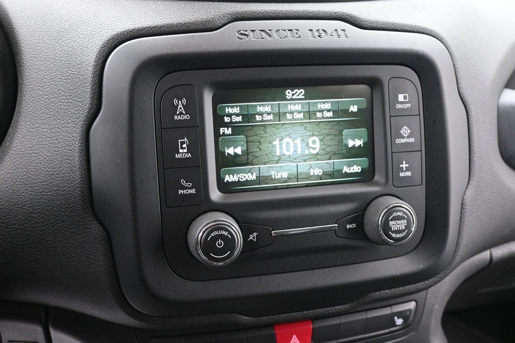 Jeep Renegade Vehicle Full-screen Gallery Image 10