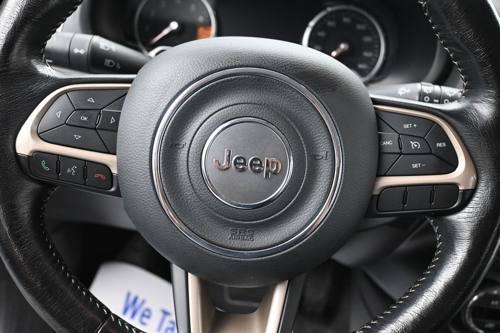 Jeep Renegade Vehicle Full-screen Gallery Image 12
