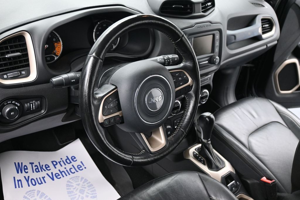 Jeep Renegade Vehicle Full-screen Gallery Image 13