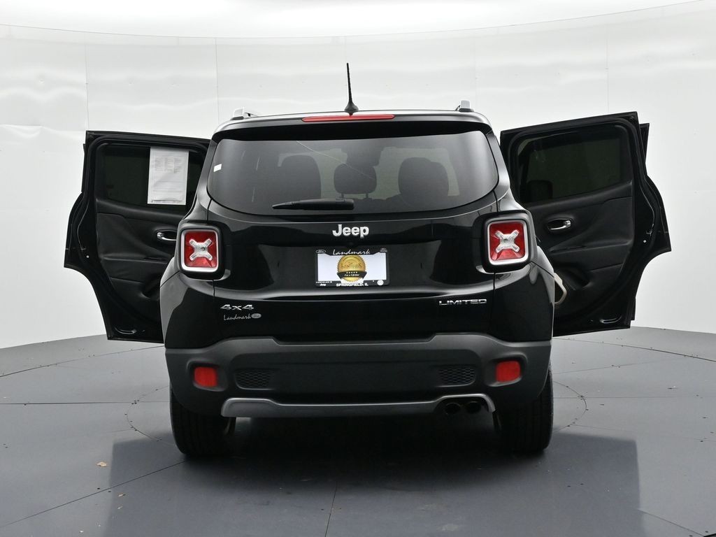 Jeep Renegade Vehicle Full-screen Gallery Image 25