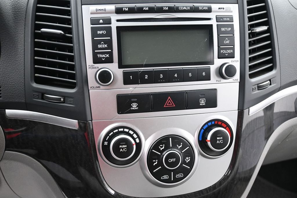Hyundai Santa Fe Vehicle Full-screen Gallery Image 10