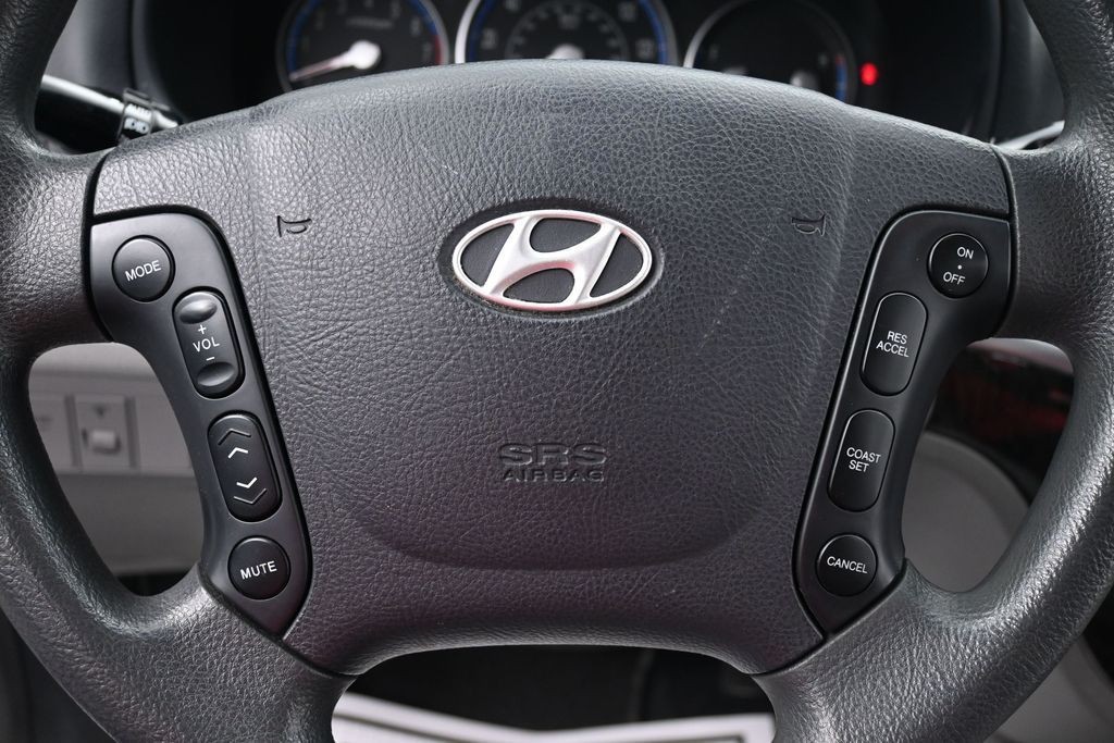 Hyundai Santa Fe Vehicle Full-screen Gallery Image 11