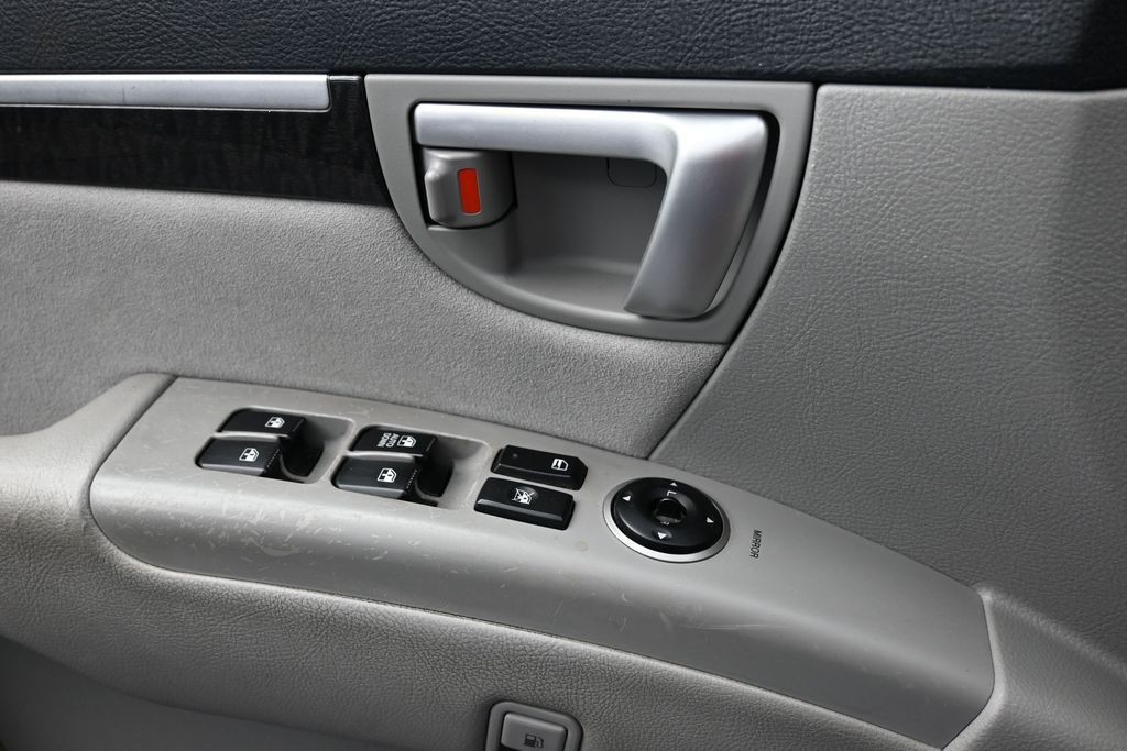 Hyundai Santa Fe Vehicle Full-screen Gallery Image 12