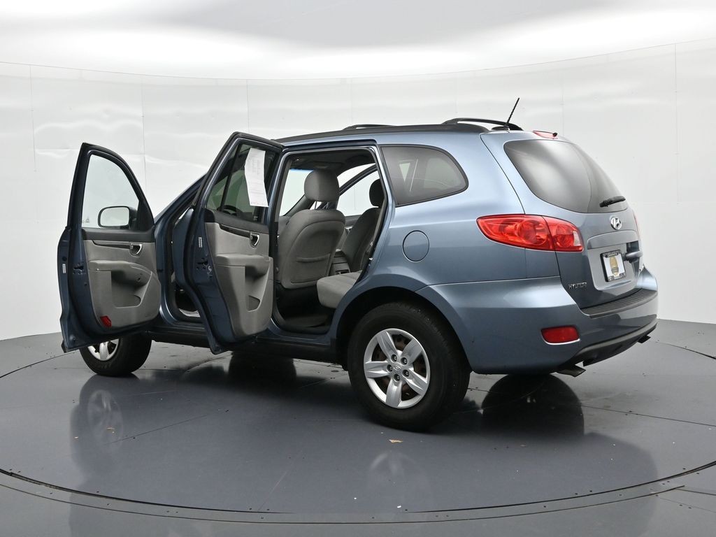 Hyundai Santa Fe Vehicle Full-screen Gallery Image 23