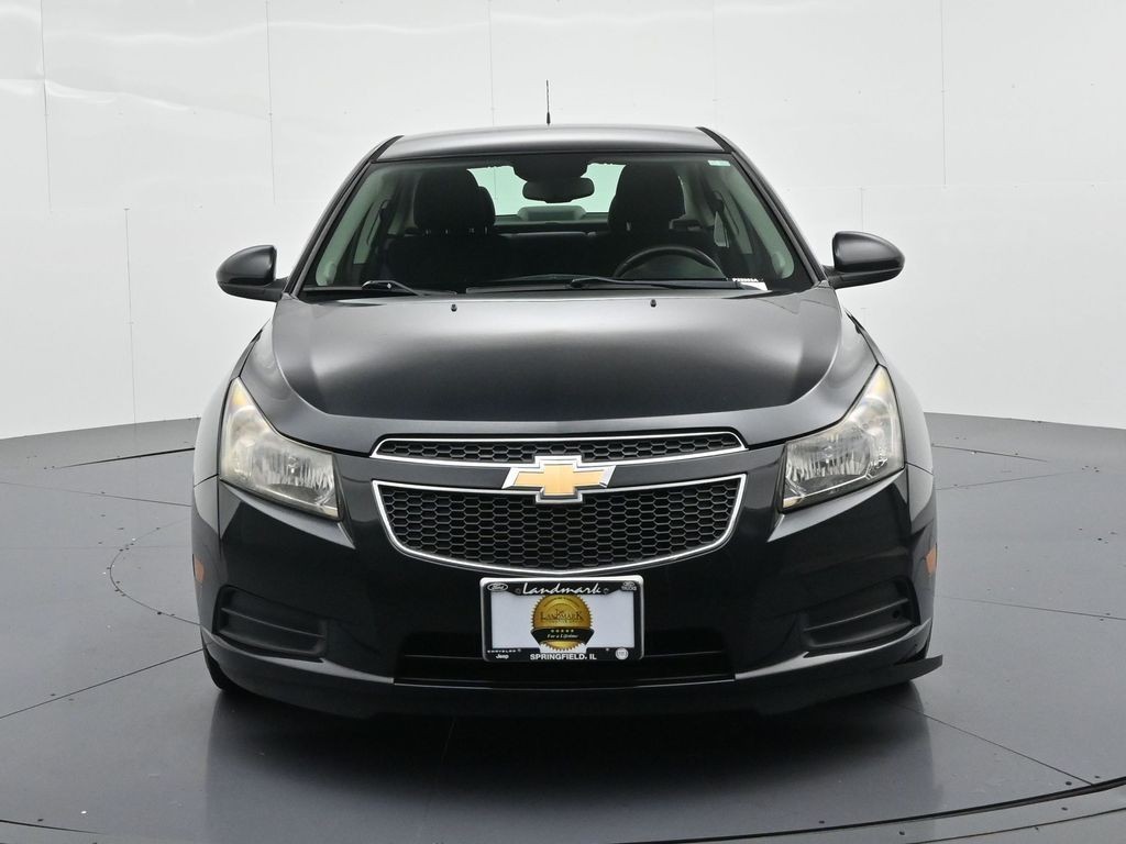 Chevrolet Cruze Vehicle Full-screen Gallery Image 03