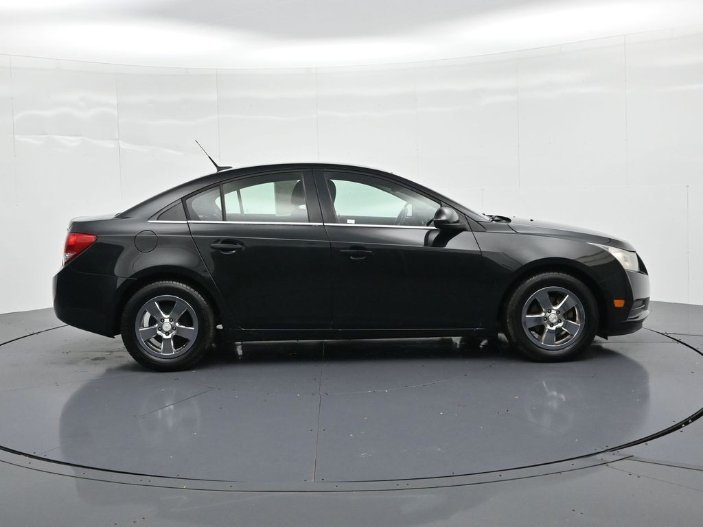 Chevrolet Cruze Vehicle Full-screen Gallery Image 05