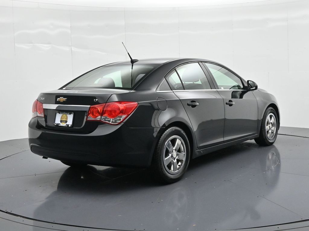 Chevrolet Cruze Vehicle Full-screen Gallery Image 06