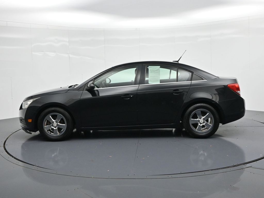 Chevrolet Cruze Vehicle Full-screen Gallery Image 09