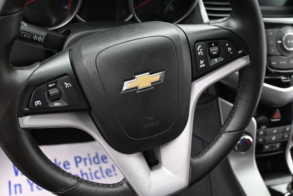 Chevrolet Cruze Vehicle Full-screen Gallery Image 12
