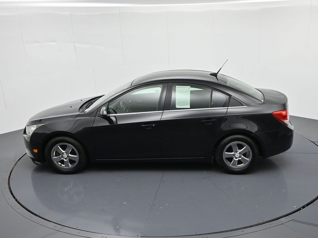 Chevrolet Cruze Vehicle Full-screen Gallery Image 17