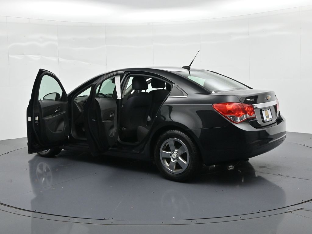 Chevrolet Cruze Vehicle Full-screen Gallery Image 23