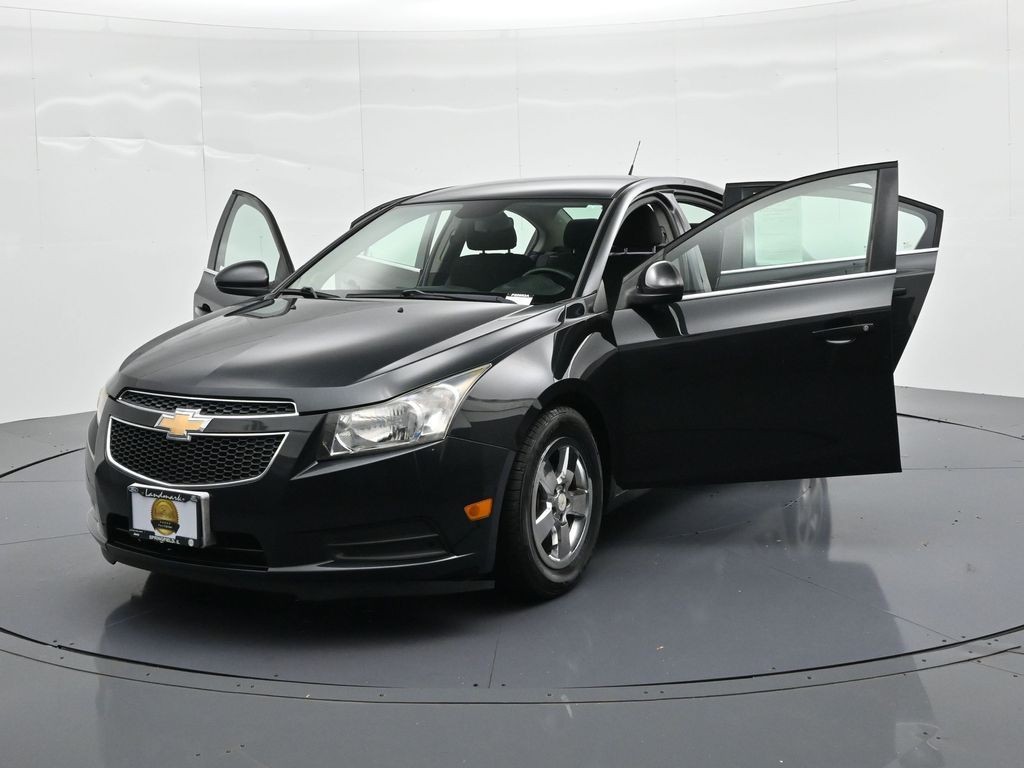 Chevrolet Cruze Vehicle Full-screen Gallery Image 24