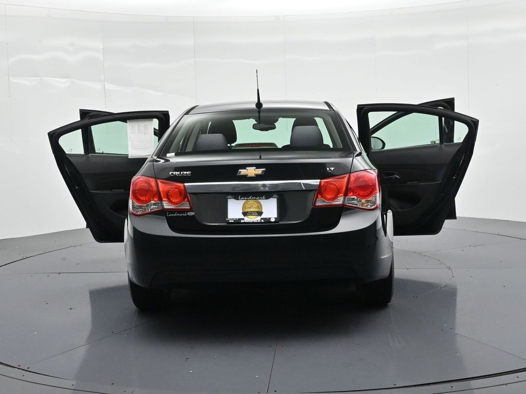 Chevrolet Cruze Vehicle Full-screen Gallery Image 25
