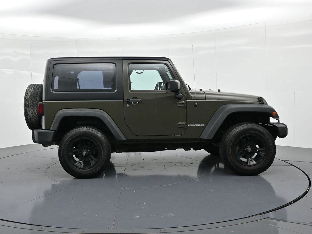 Jeep Wrangler Vehicle Full-screen Gallery Image 5