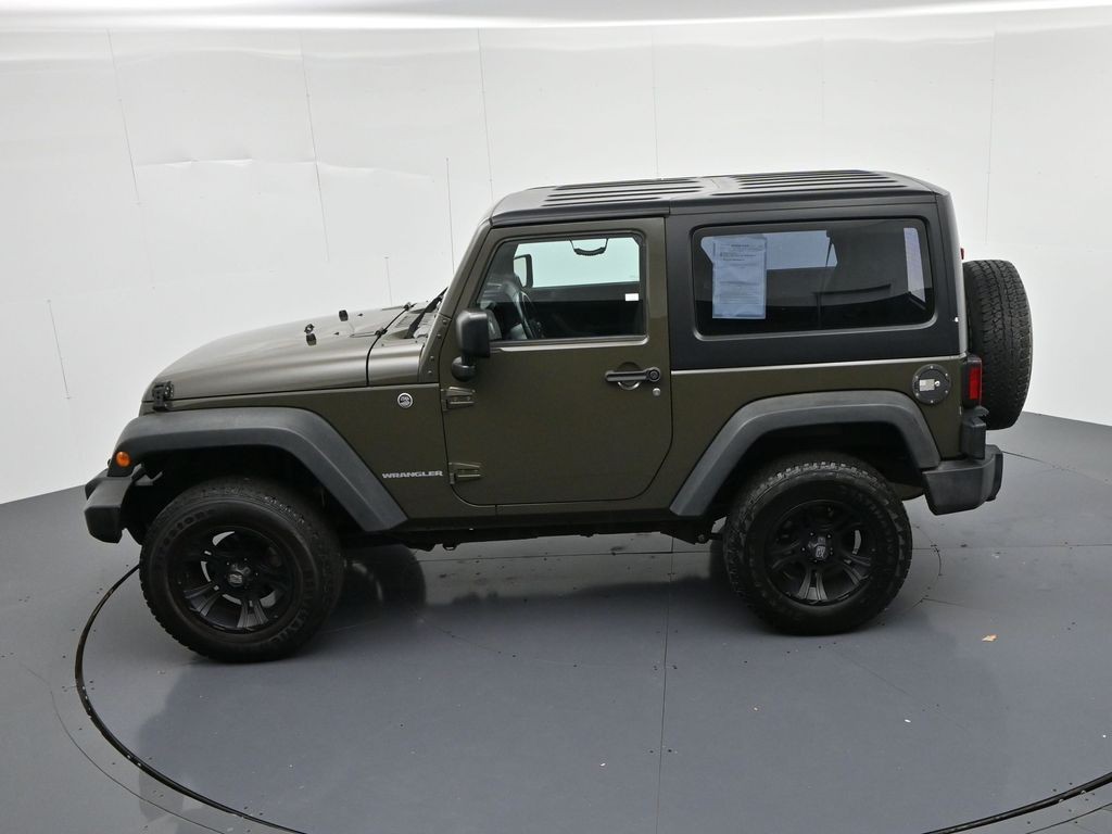 Jeep Wrangler Vehicle Full-screen Gallery Image 17