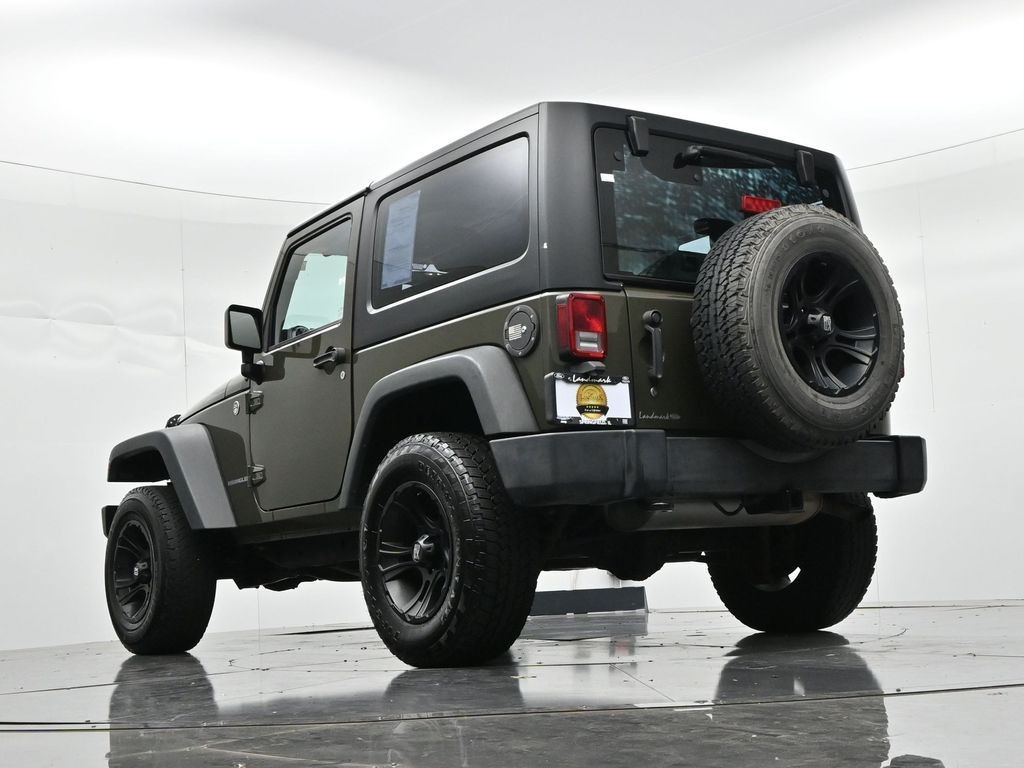 Jeep Wrangler Vehicle Full-screen Gallery Image 18