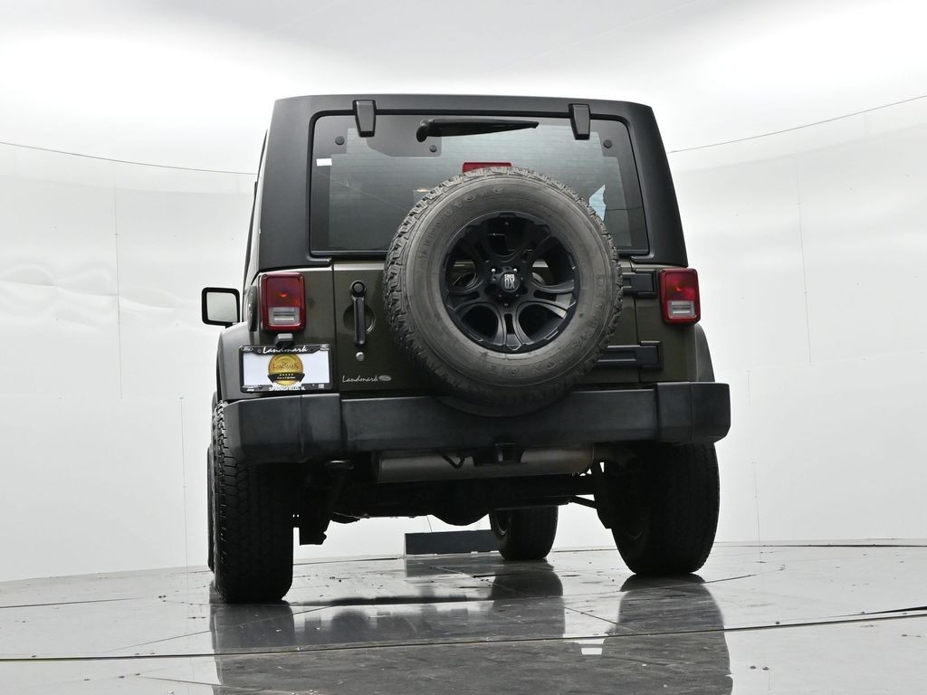 Jeep Wrangler Vehicle Full-screen Gallery Image 19