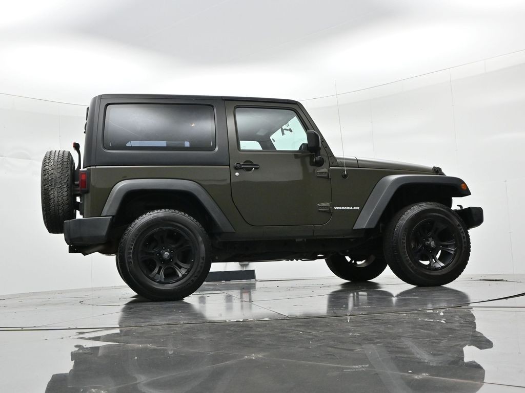 Jeep Wrangler Vehicle Full-screen Gallery Image 21