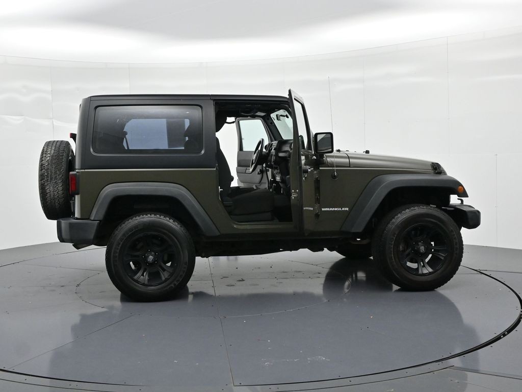 Jeep Wrangler Vehicle Full-screen Gallery Image 22
