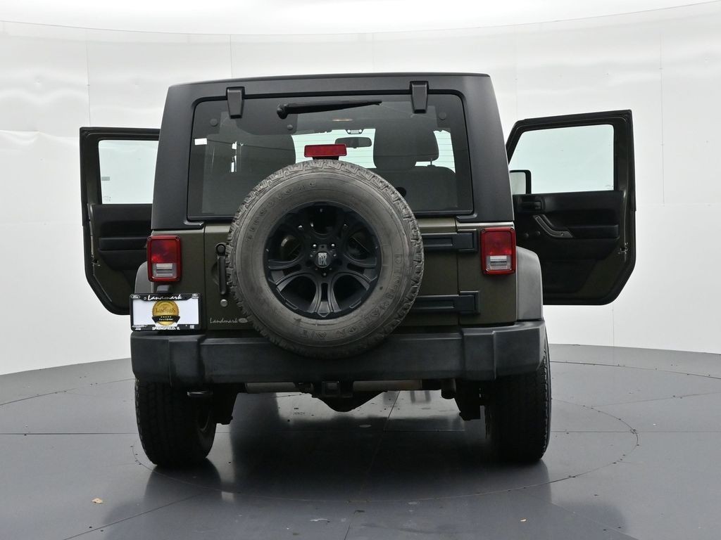 Jeep Wrangler Vehicle Full-screen Gallery Image 25