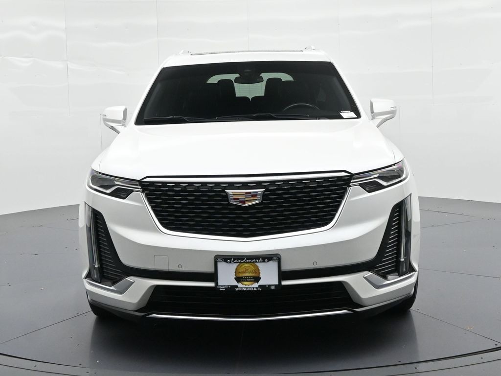 Cadillac XT6 Vehicle Full-screen Gallery Image 03