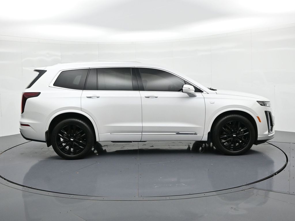 Cadillac XT6 Vehicle Full-screen Gallery Image 05