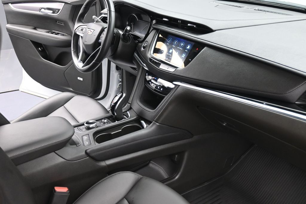 Cadillac XT6 Vehicle Full-screen Gallery Image 10