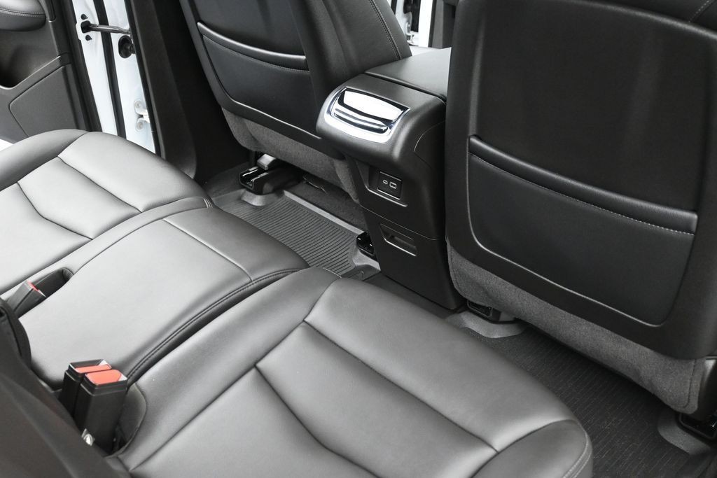 Cadillac XT6 Vehicle Full-screen Gallery Image 11