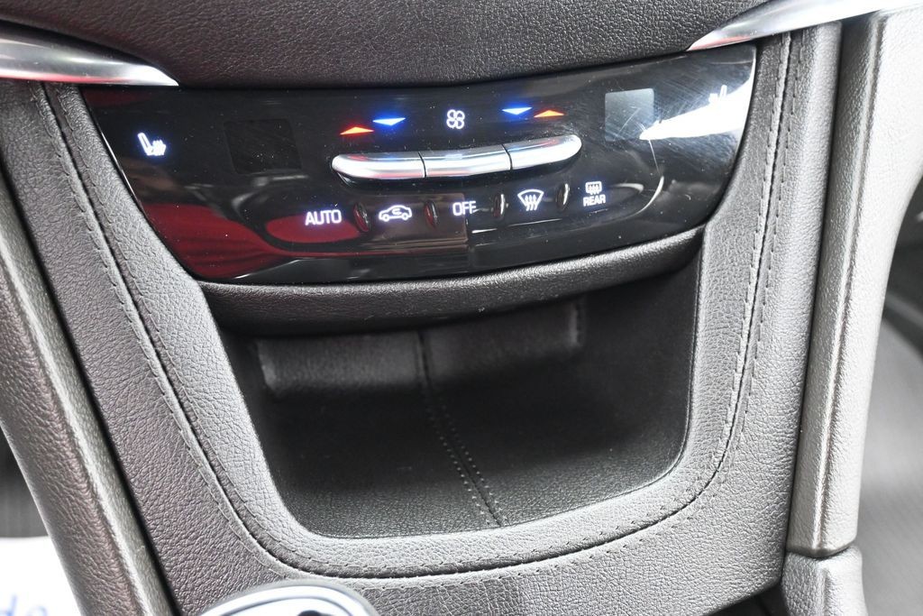 Cadillac XT6 Vehicle Full-screen Gallery Image 13
