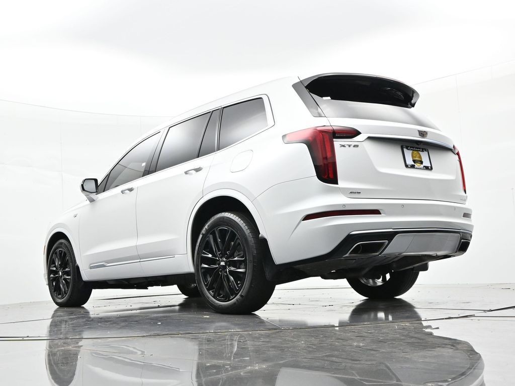 Cadillac XT6 Vehicle Full-screen Gallery Image 21