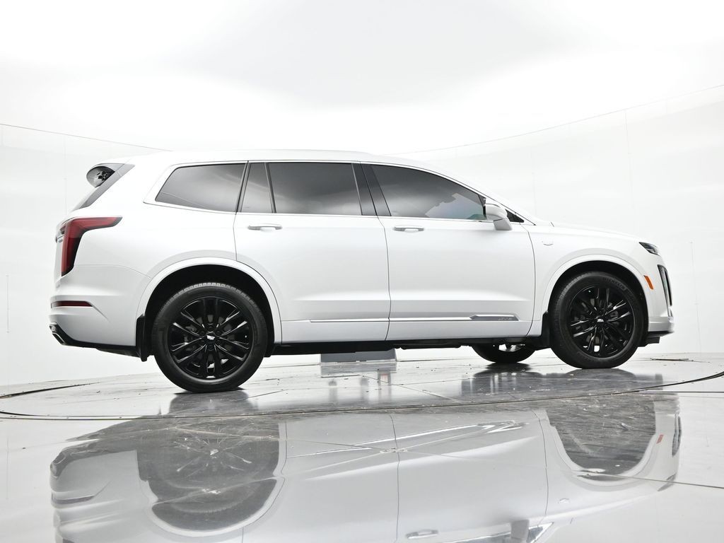 Cadillac XT6 Vehicle Full-screen Gallery Image 24