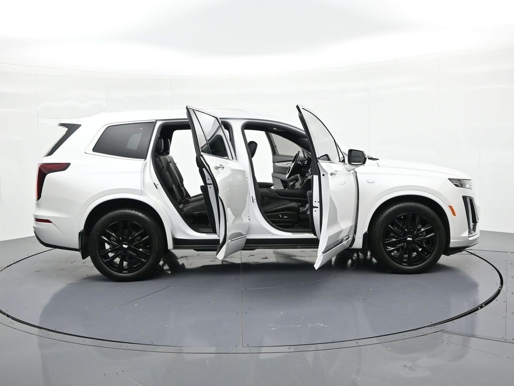 Cadillac XT6 Vehicle Full-screen Gallery Image 25