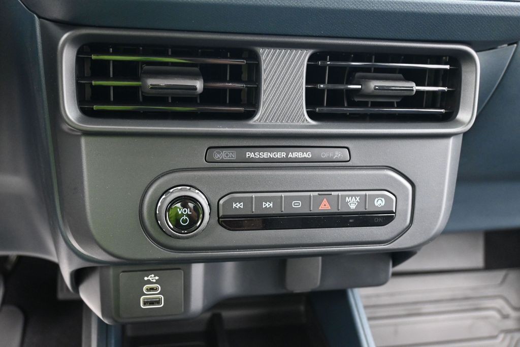 Ford Maverick Vehicle Full-screen Gallery Image 11