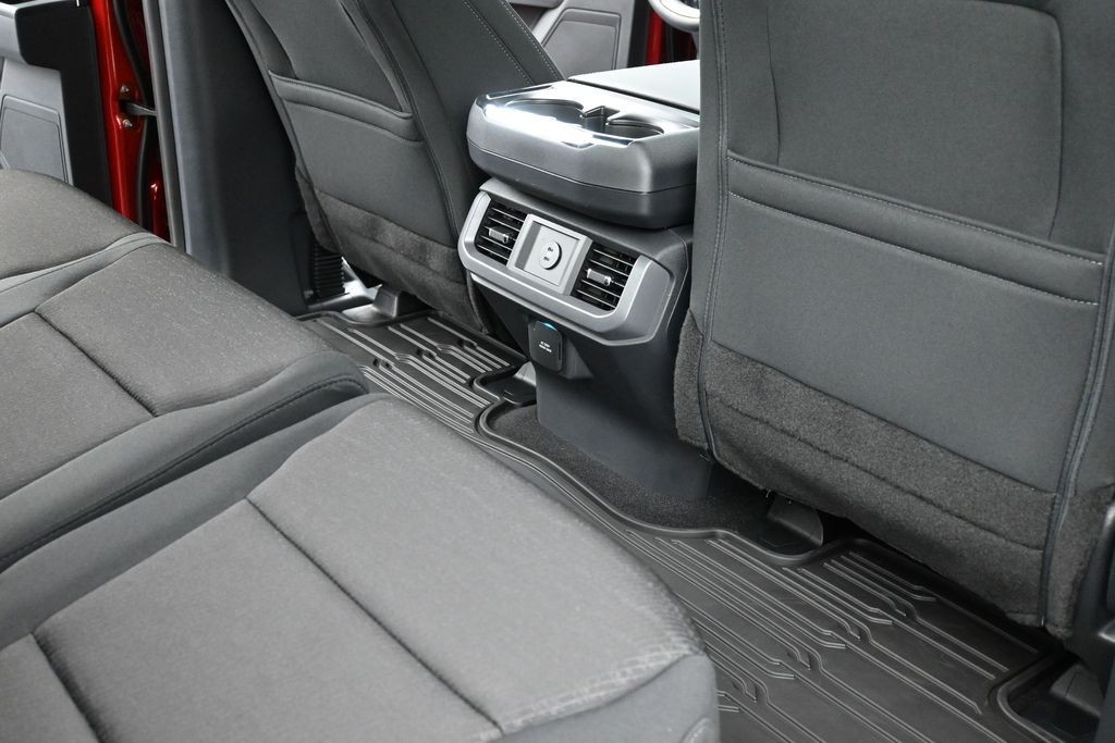 Ford F-150 Vehicle Full-screen Gallery Image 10