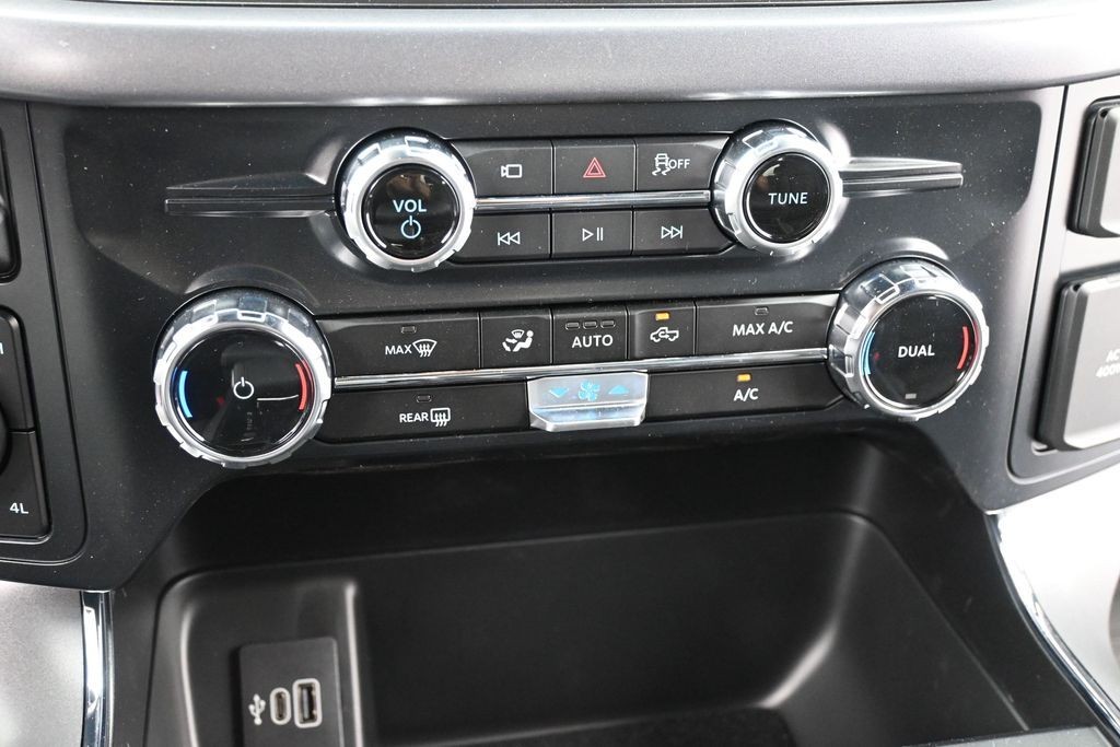 Ford F-150 Vehicle Full-screen Gallery Image 12
