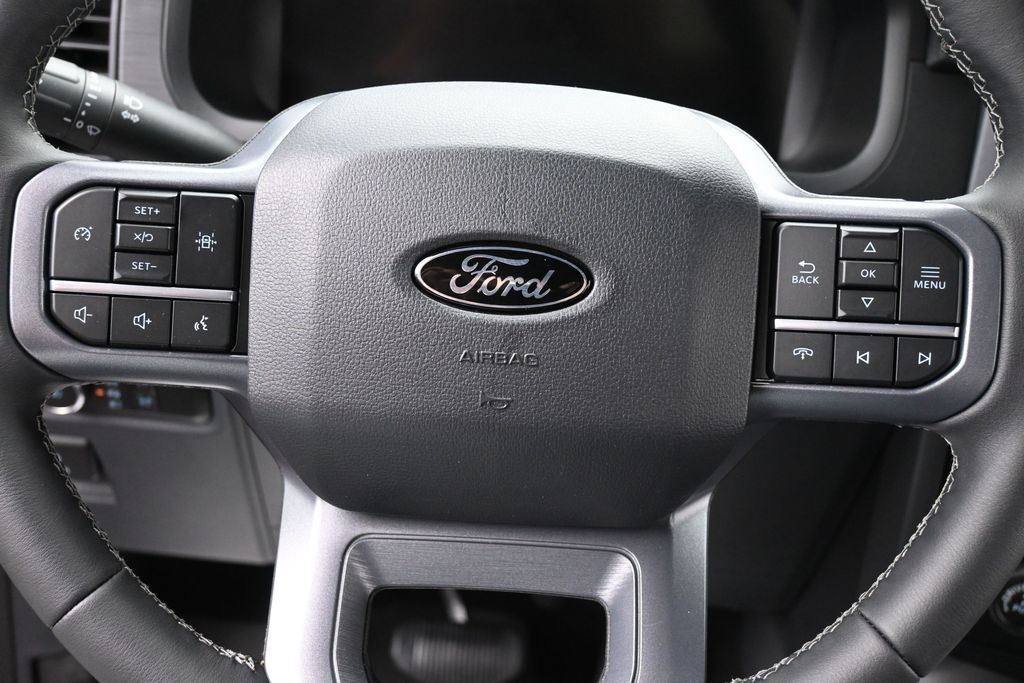 Ford F-150 Vehicle Full-screen Gallery Image 13