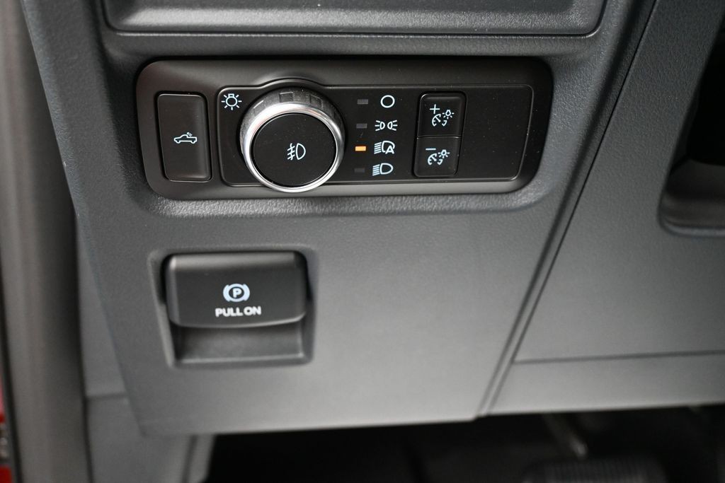 Ford F-150 Vehicle Full-screen Gallery Image 14