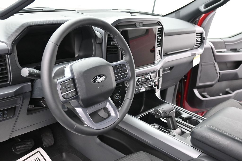 Ford F-150 Vehicle Full-screen Gallery Image 16