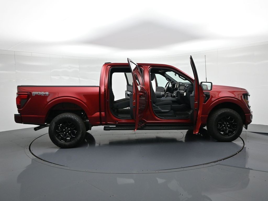 Ford F-150 Vehicle Full-screen Gallery Image 25