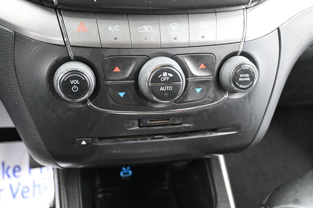 Dodge Journey Vehicle Full-screen Gallery Image 12