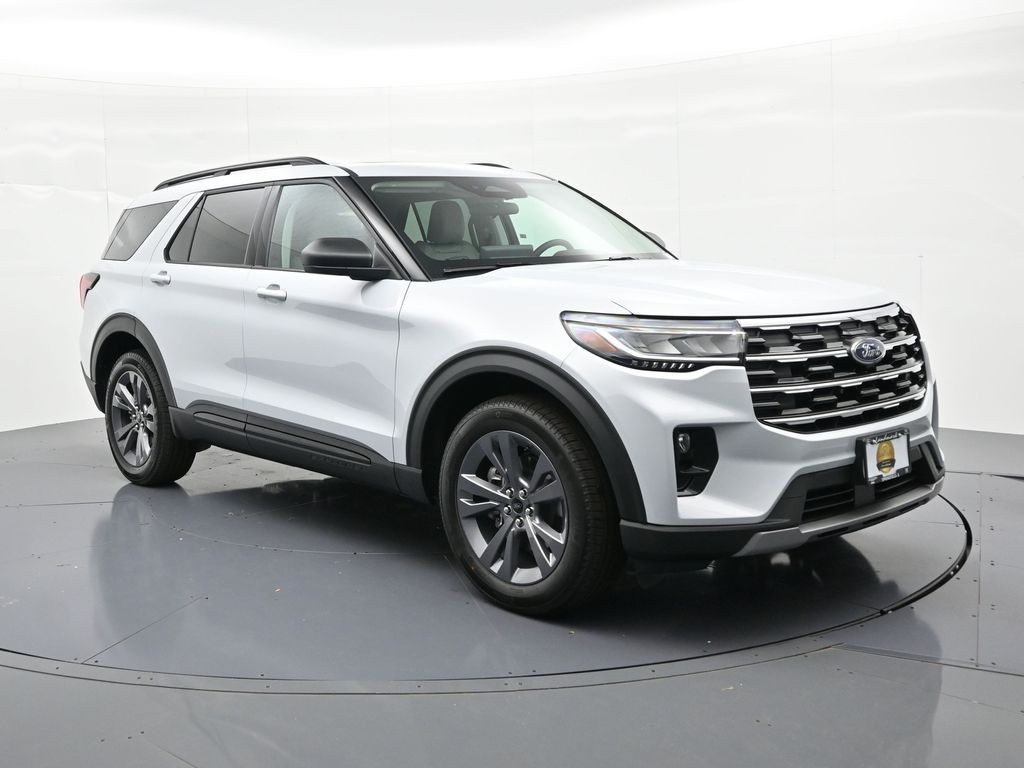 Ford Explorer Vehicle Full-screen Gallery Image 4