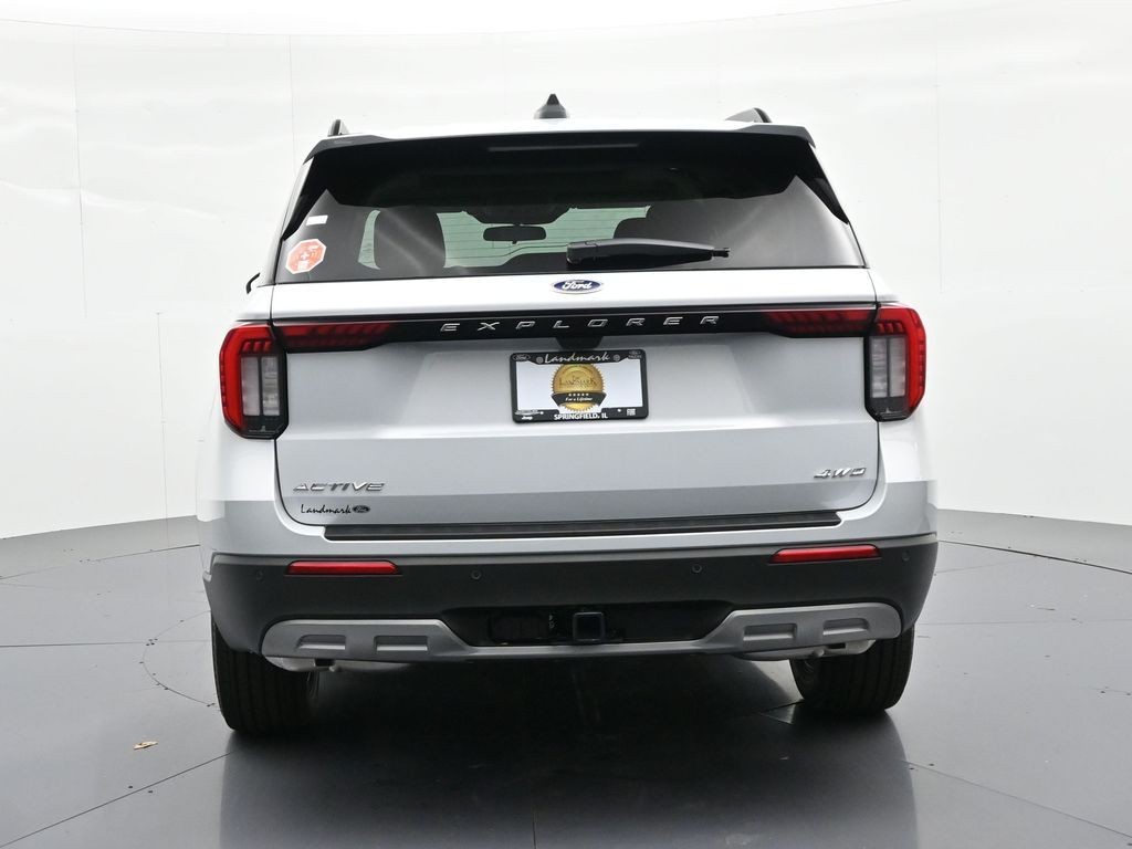 Ford Explorer Vehicle Full-screen Gallery Image 7