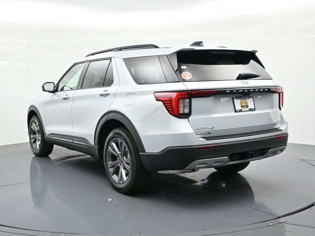 Ford Explorer Vehicle Full-screen Gallery Image 8