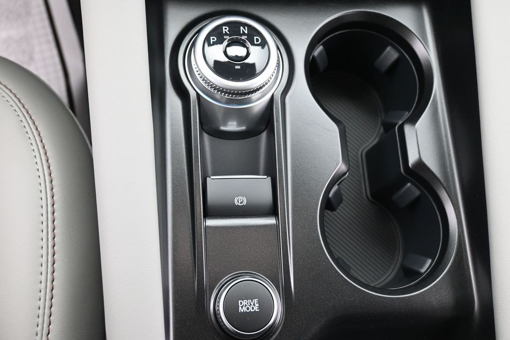 Ford Explorer Vehicle Full-screen Gallery Image 13