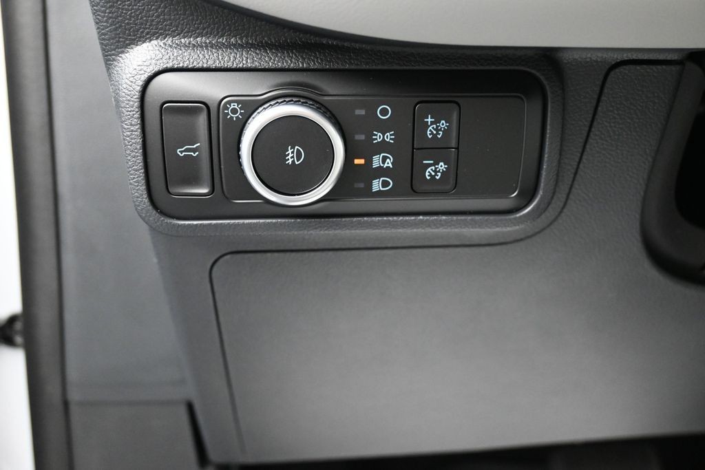 Ford Explorer Vehicle Full-screen Gallery Image 16