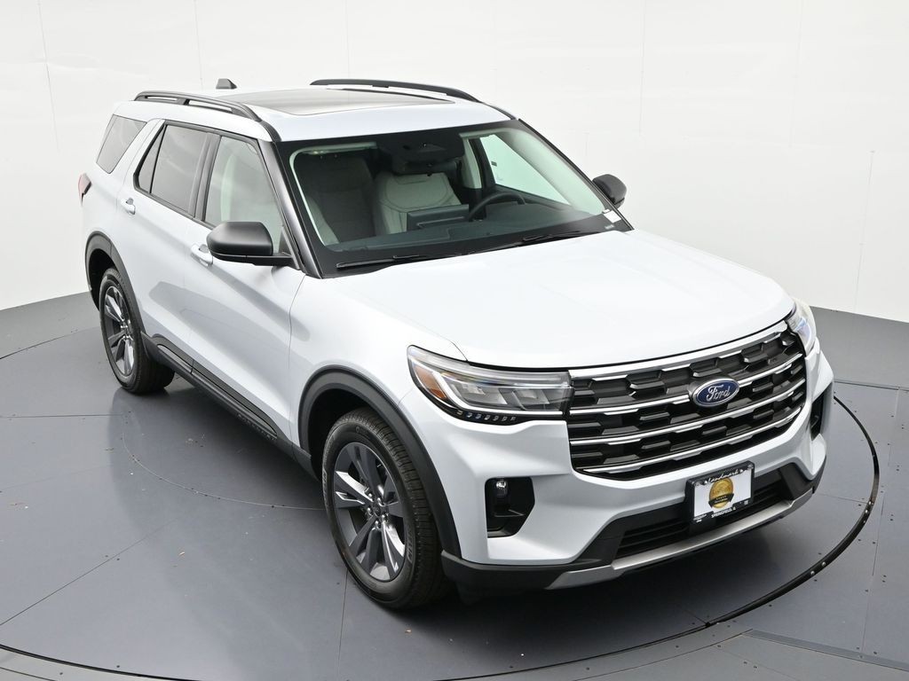 Ford Explorer Vehicle Full-screen Gallery Image 17