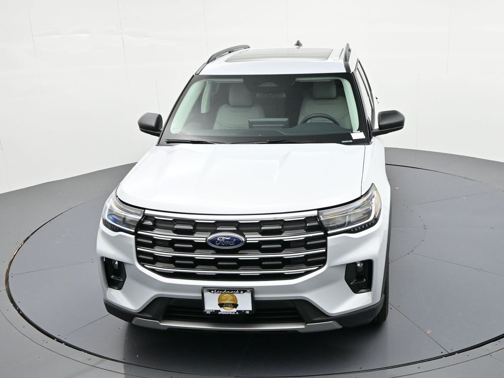 Ford Explorer Vehicle Full-screen Gallery Image 18
